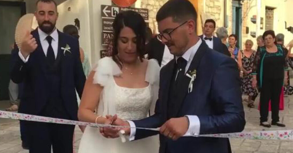 Scooter contro auto sposi Piccolino Parente