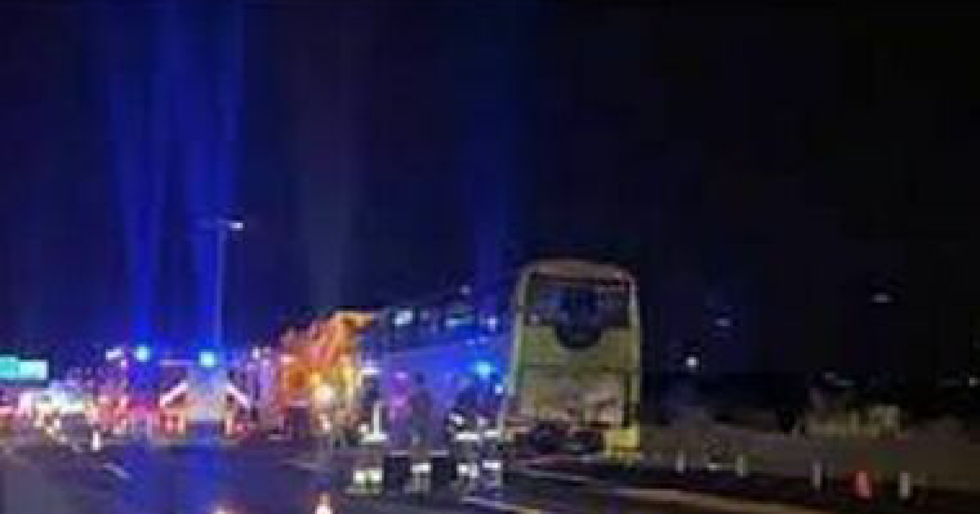 Tragico incidente sulla A1, schianto assassino tra bus e tir