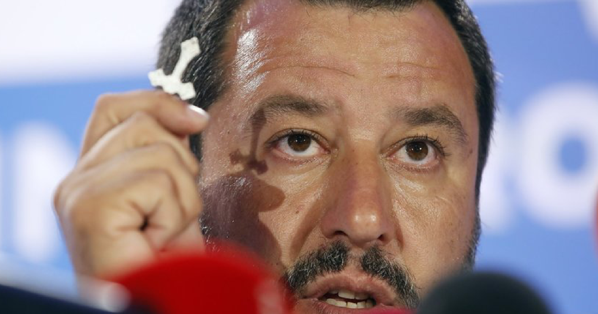La Lega ci riprova, crocifisso obbligatorio. Multa da mille euro