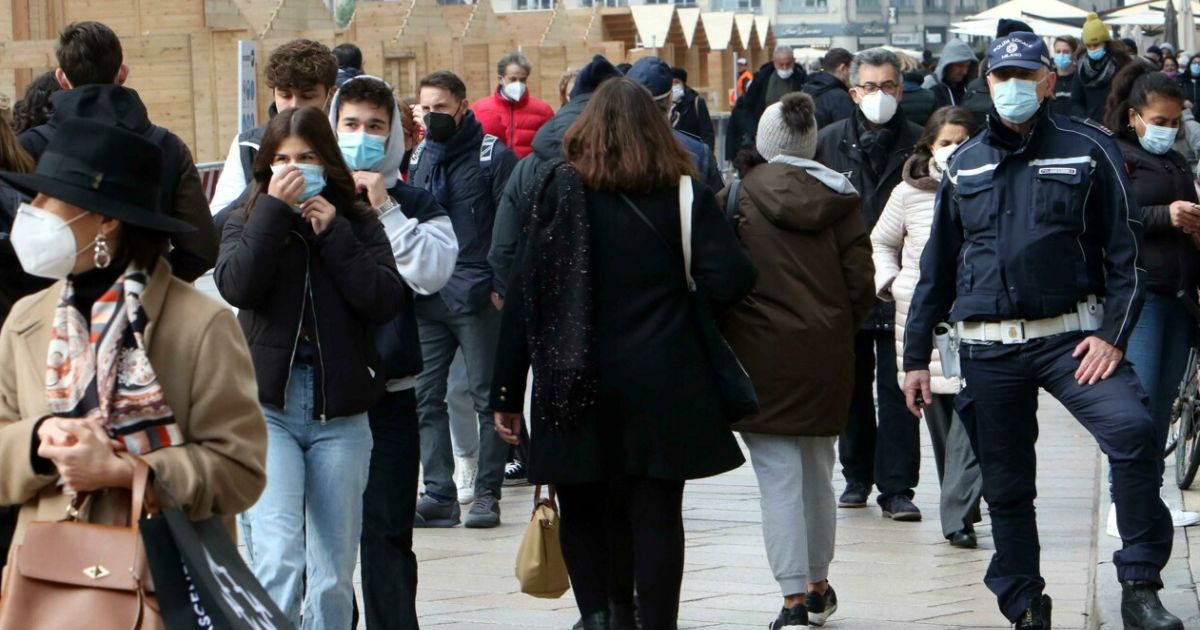 Covid, la variante Eris è la più diffusa in Italia: attenzione a questi sintomi