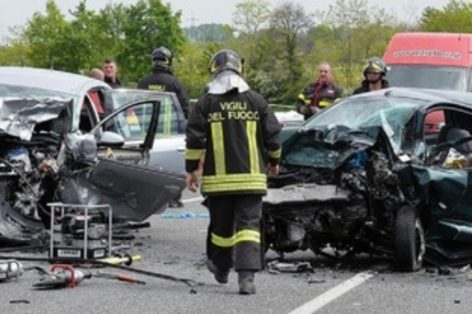 Incidente a Gravina di Puglia, morta sul colpo una bambina di 10 anni: altre 5 persone ferite