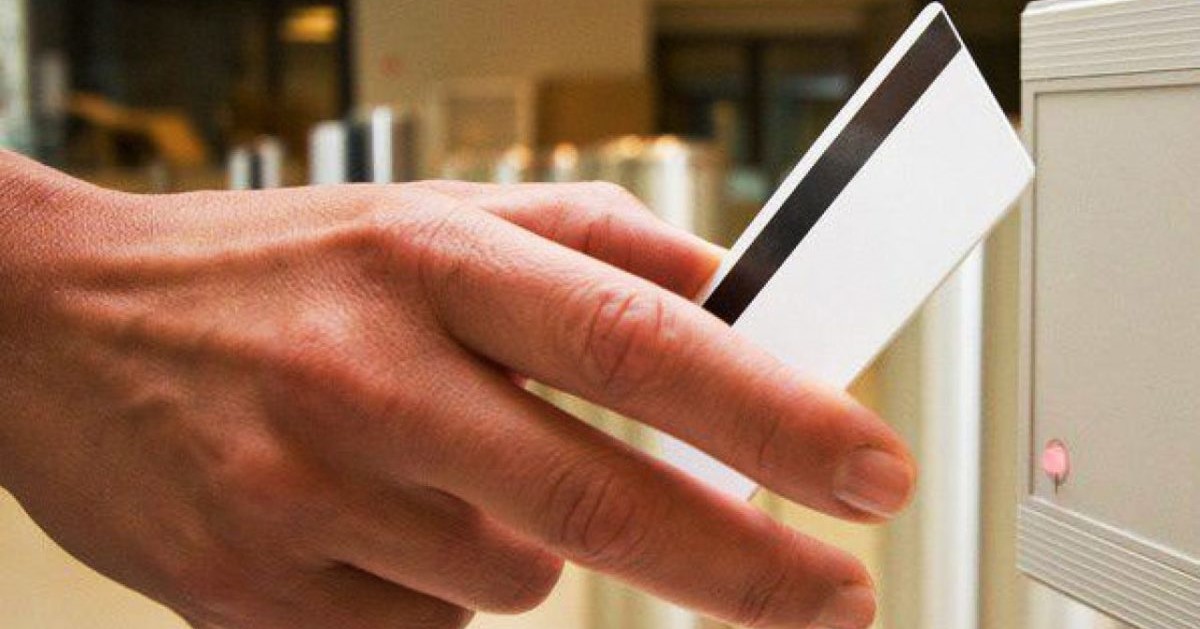 Timbravano e poi andavano al centro scommesse: 101 netturbini indagati