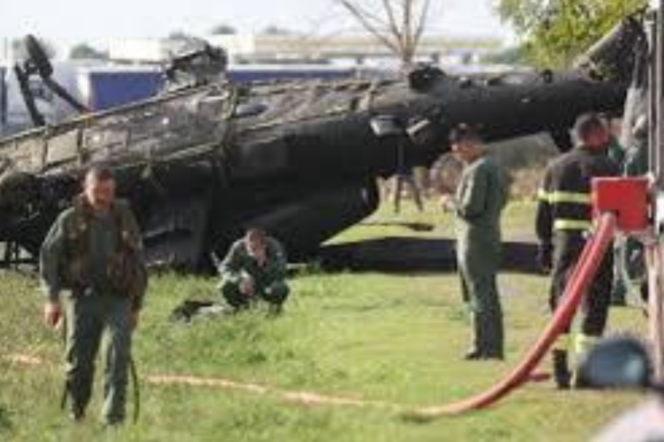 Ravenna, aereo militare si ribalta durante atterraggio, due feriti