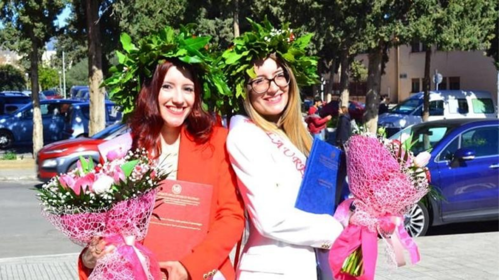 Le gemelle Brucato nel giorno della laurea