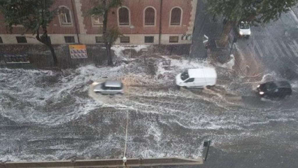 Previsioni meteo, pioggia, bombe d'acqua, bufera, precipitazione