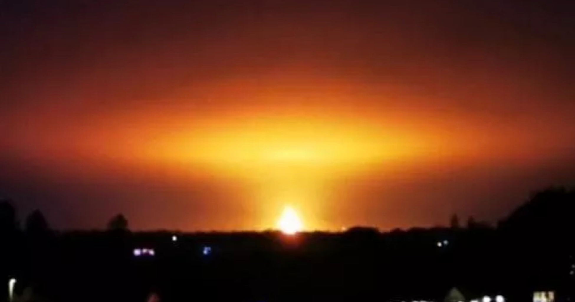 Enorme palla di fuoco nel cielo, il terrore tra la gente Enorme palla di fuoco nel cielo, il terrore tra la gente