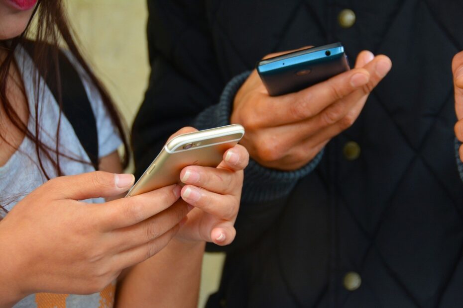 cellulari minorenni contenuti inappropriati
