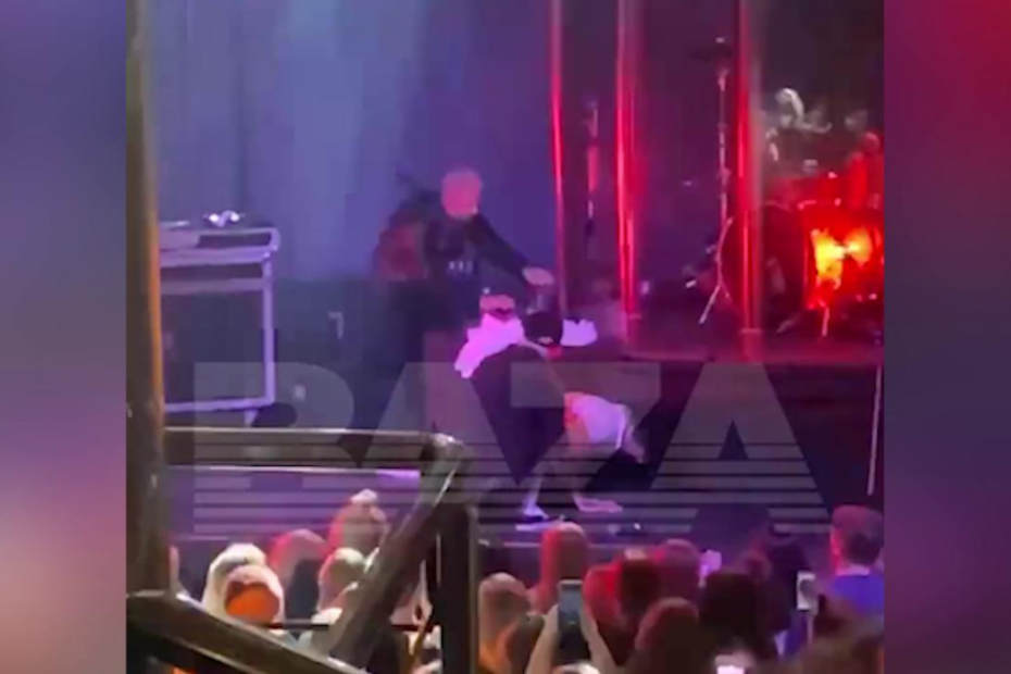 Xolidayboy si senta male sul palco