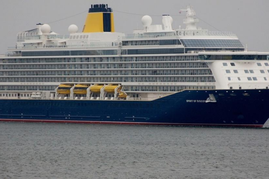 Paura su nave una crociera travolta dalla tempesta in Gran Bretagna