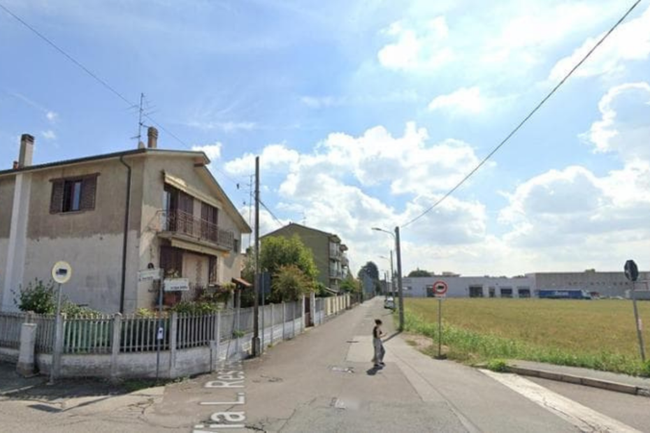 Spara alla compagna e poi si uccide: lei in fin di vita si rifugia sul balcone