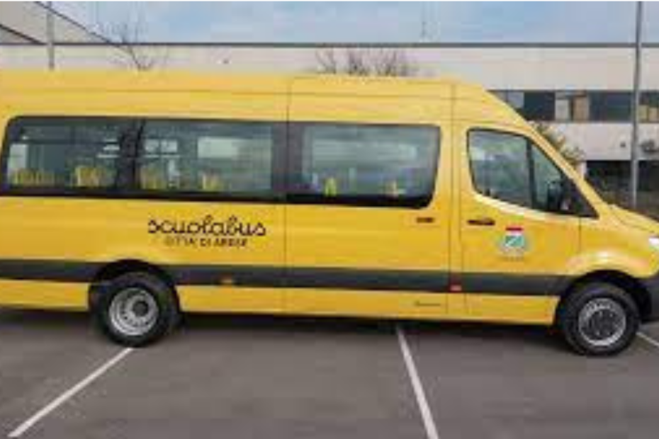 Bambino trovato morto in un bus