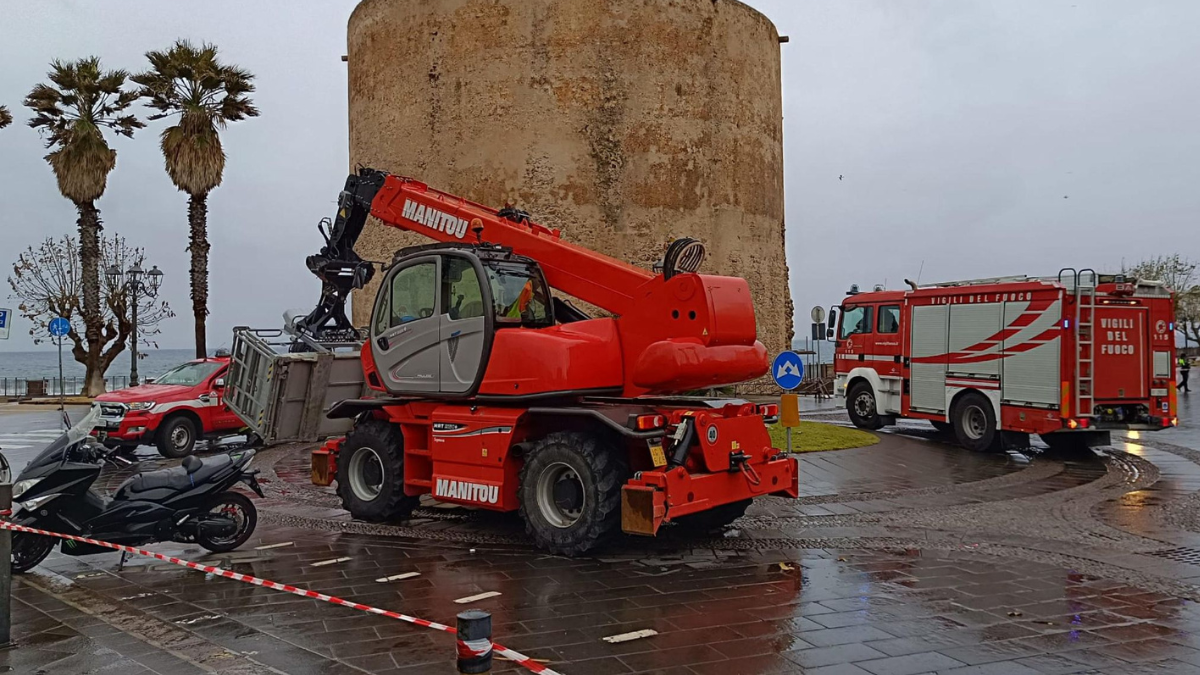 Muore investita da un'autogru mentre attraversa la strada: aveva 59 anni