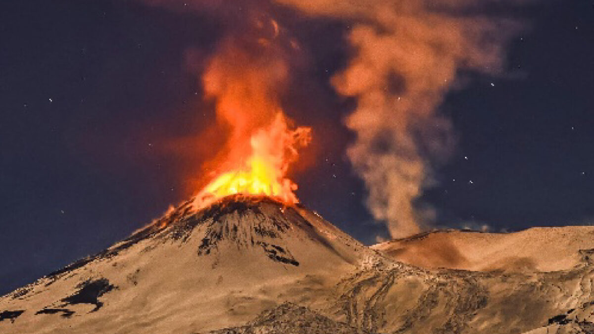 Etna eruzione neve video