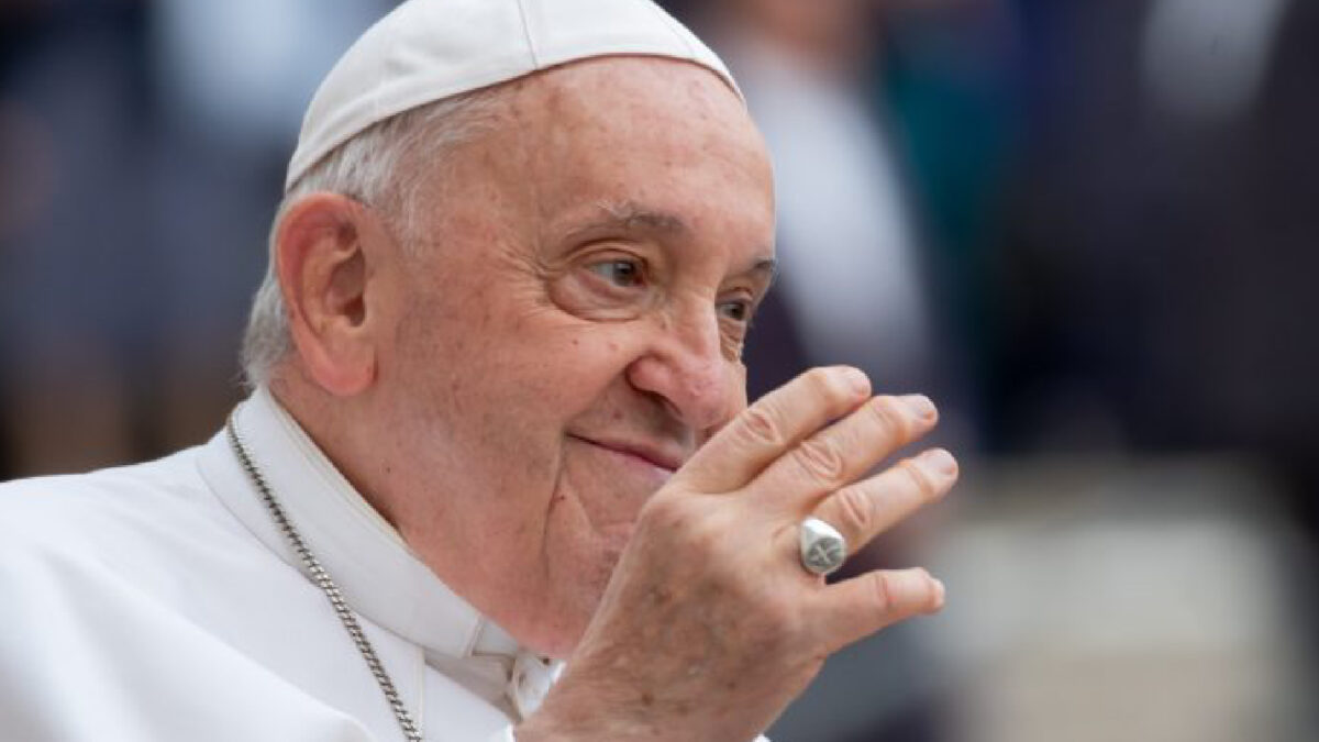 Papa Francesco transessuali padrini madrine