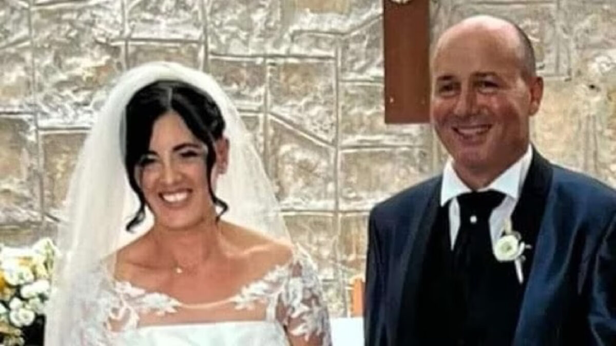 Mangiano pizza Avellino donna muore