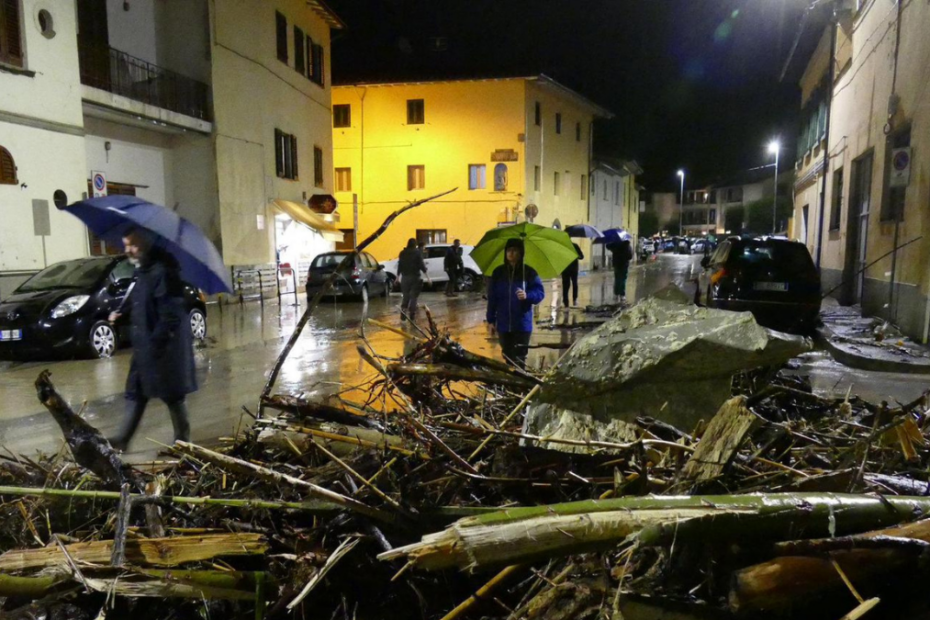 Toscana in ginocchio: 5 morti e 4 dispersi. Un disperso in Veneto - La diretta dell’emergenza
