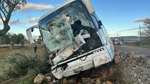 Bus studenti incidente trattore