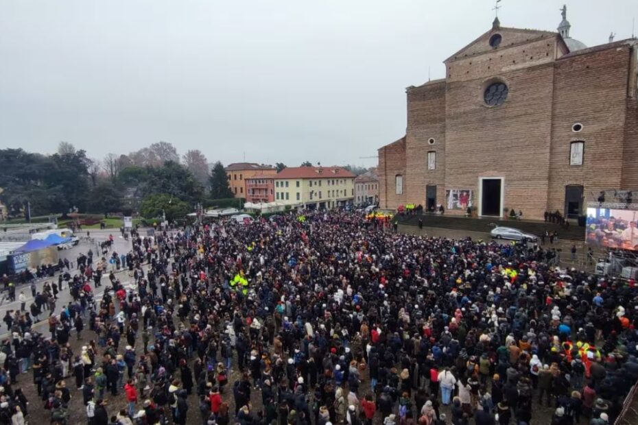 funerali Giulia Cecchettin rumore