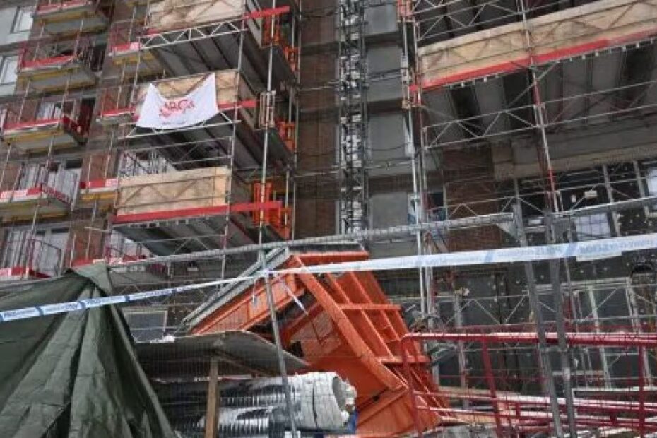 ascensore precipitato cantiere operai