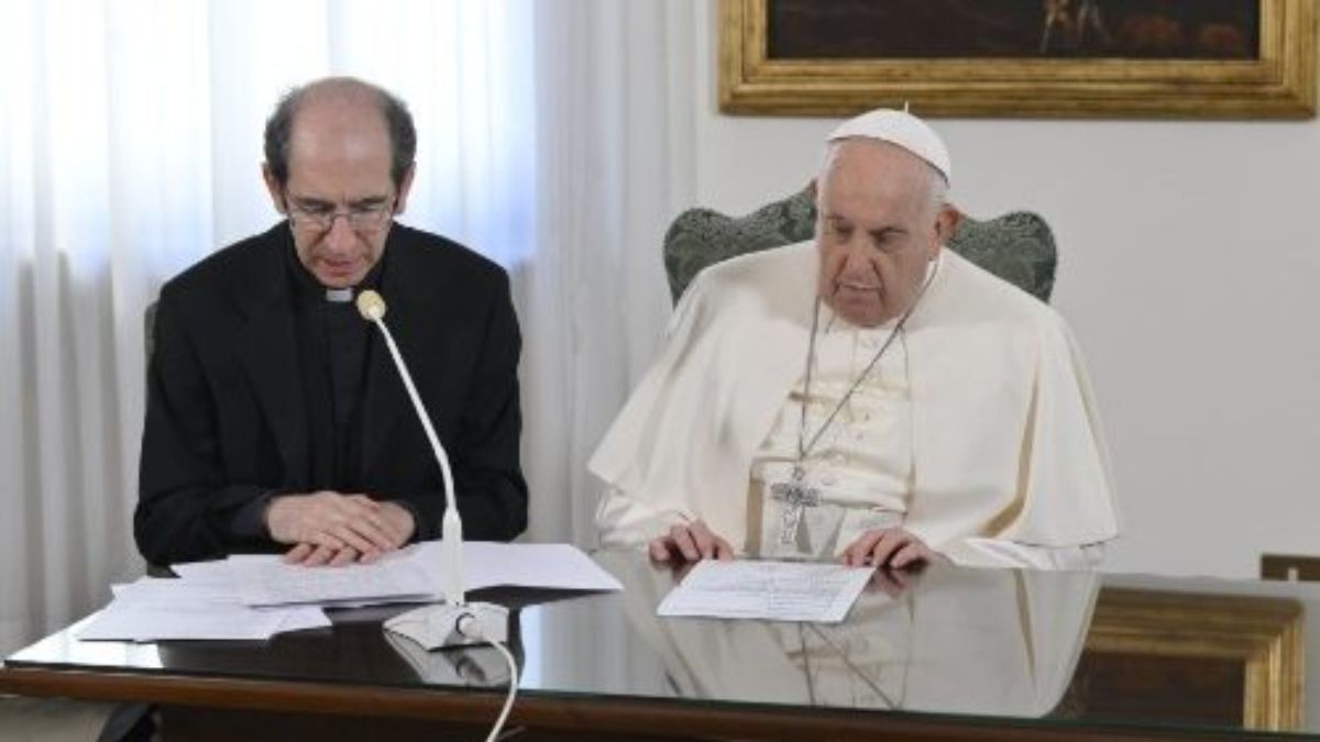 Papa Francesco non riesce a leggere l’Angelus: come sta davvero il Pontefice