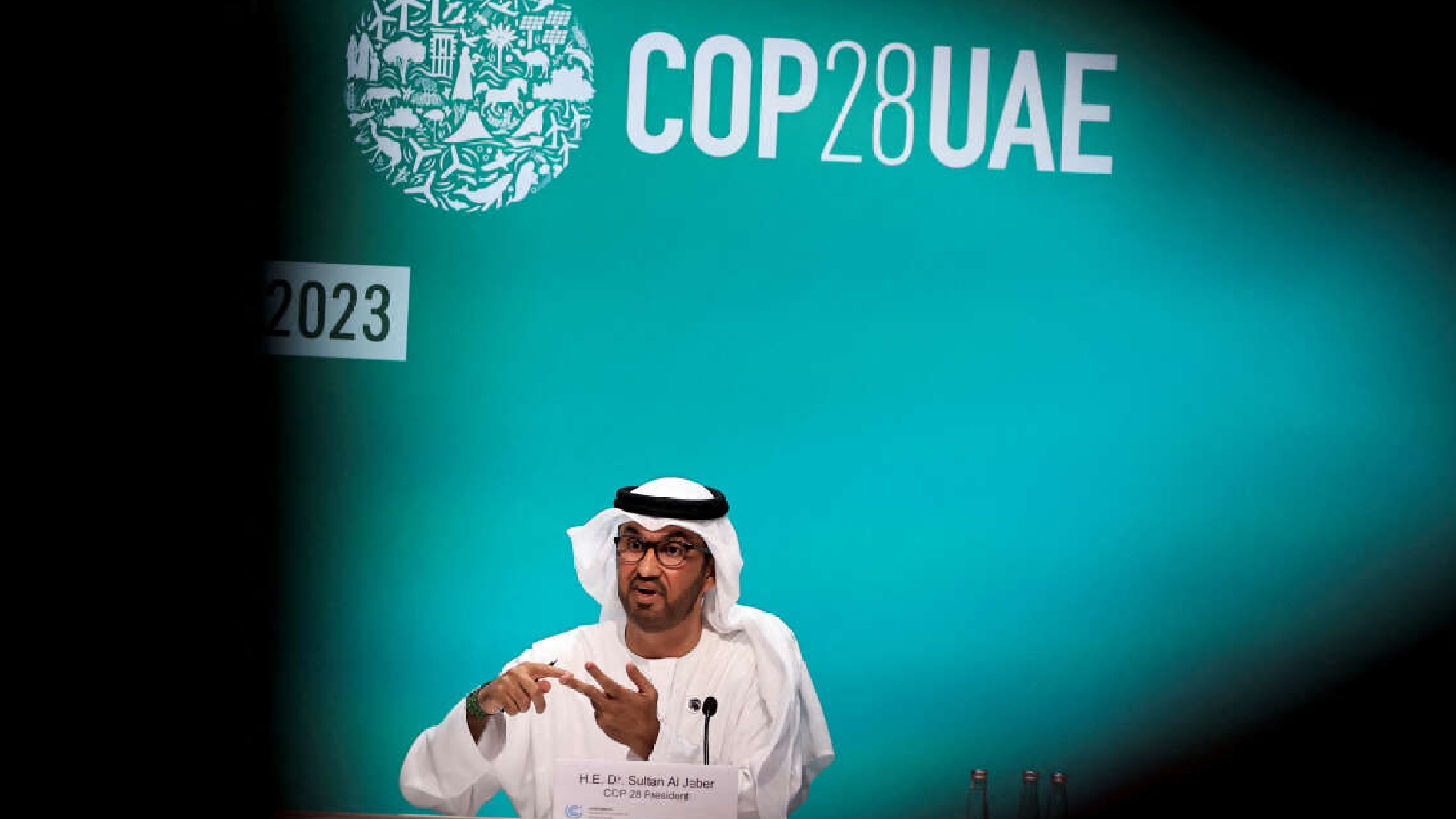 Cop28, fumata bianca. A Dubai ecco l’accordo sul clima: “Transition away” sui combustibili fossili