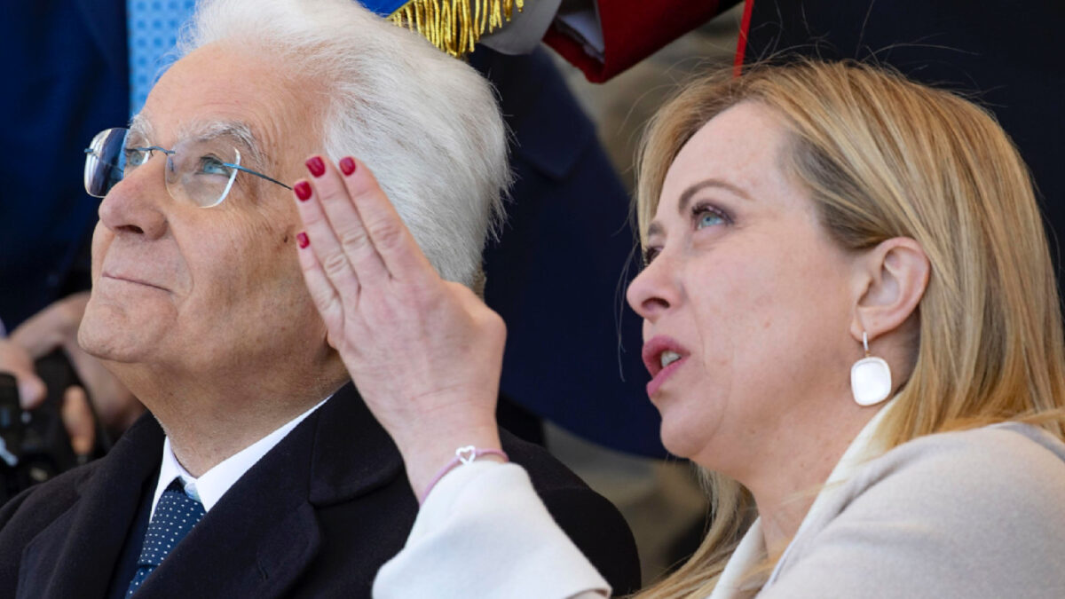 Mattarella stoppa Giorgia (e cognato): niente firma alla legge contro la carne coltivata Mattarella stoppa Giorgia (e cognato): niente firma alla legge contro la carne coltivata