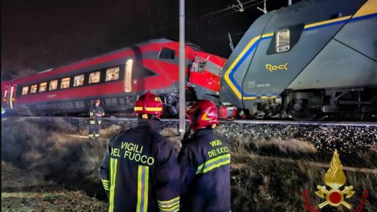 Incidente ferroviario, tremendo scontro fra regionale e Frecciarossa: 17 feriti Incidente ferroviario, tremendo scontro fra regionale e Frecciarossa: 17 feriti