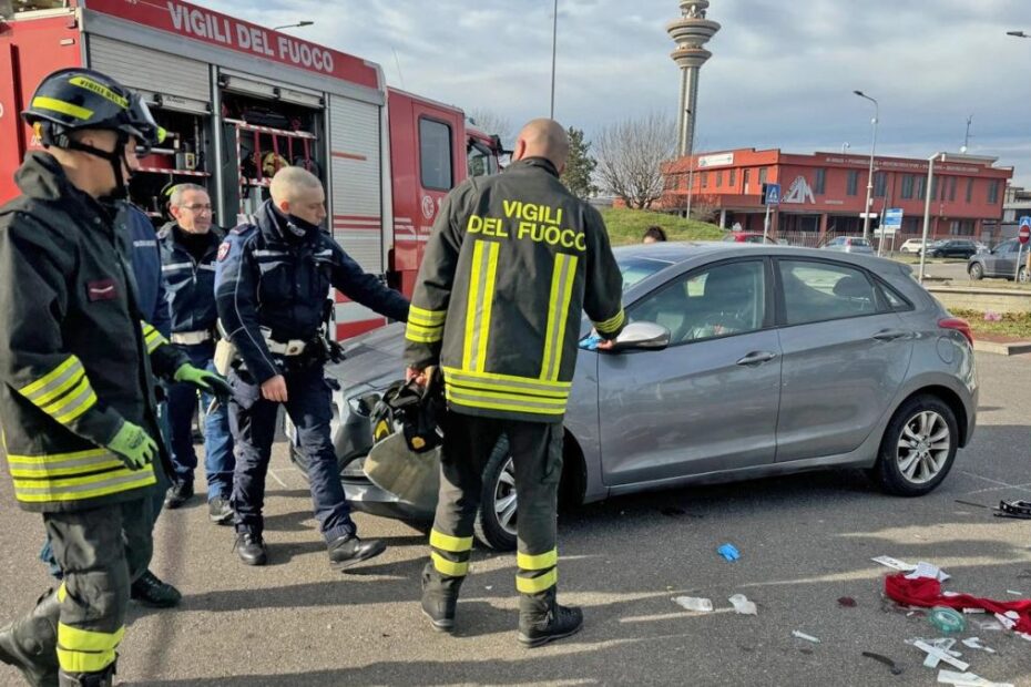 incidente parcheggio Eurospin Rozzano