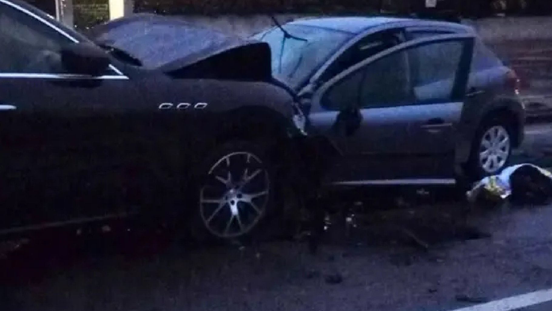 Scontro frontale in pieno centro a Cagliari, due giovani muoiono