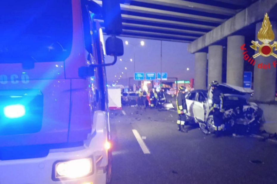 Schianto sulla statale tra auto e camion: coinvolta bimba di 7 anni