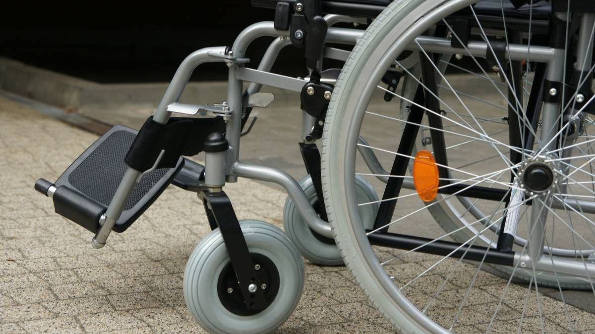 Lecce scuola sedia rotelle