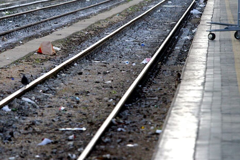 Settimo Torinese investita treno