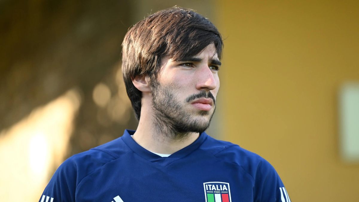 Sandro Tonali deferito dalla Federcalcio inglese per altre scommesse: rischia una nuova squalifica