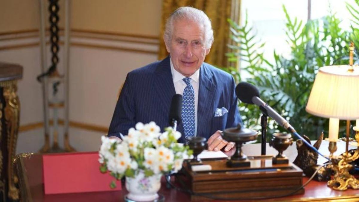Re Carlo con il volto stravolto e gli occhi rossi: le immagini spaventano il Regno Unito