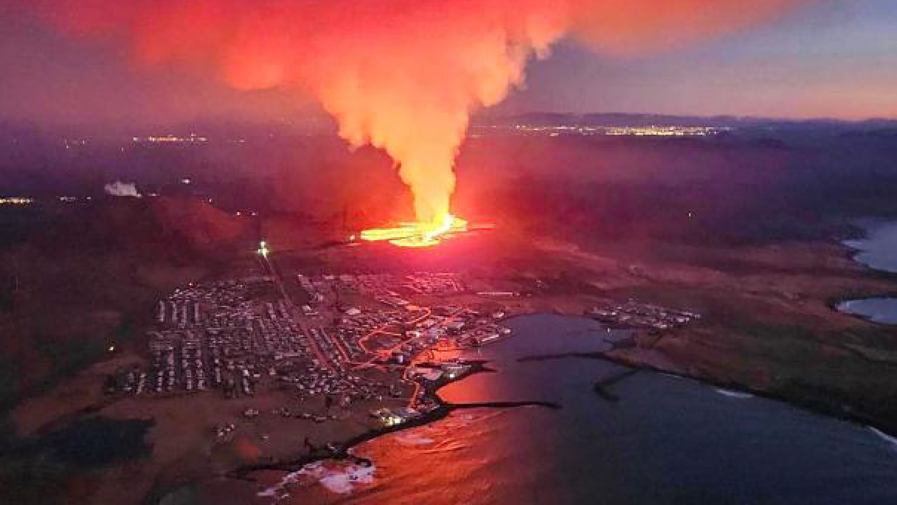 islanda-la-lava-incandescente-torna-a-minacciare-evacuazioni-the