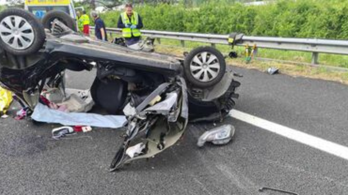 Terribile incidente sull’A1: si schiantano addosso a un tir, muore una 21enne