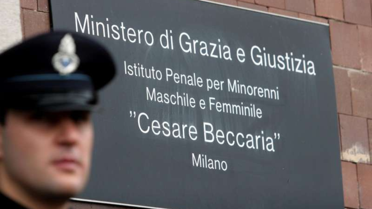 Torture al Beccaria, parla l’avvocato di una delle vittime: “Mi implorava di non farlo tornare in carcere”