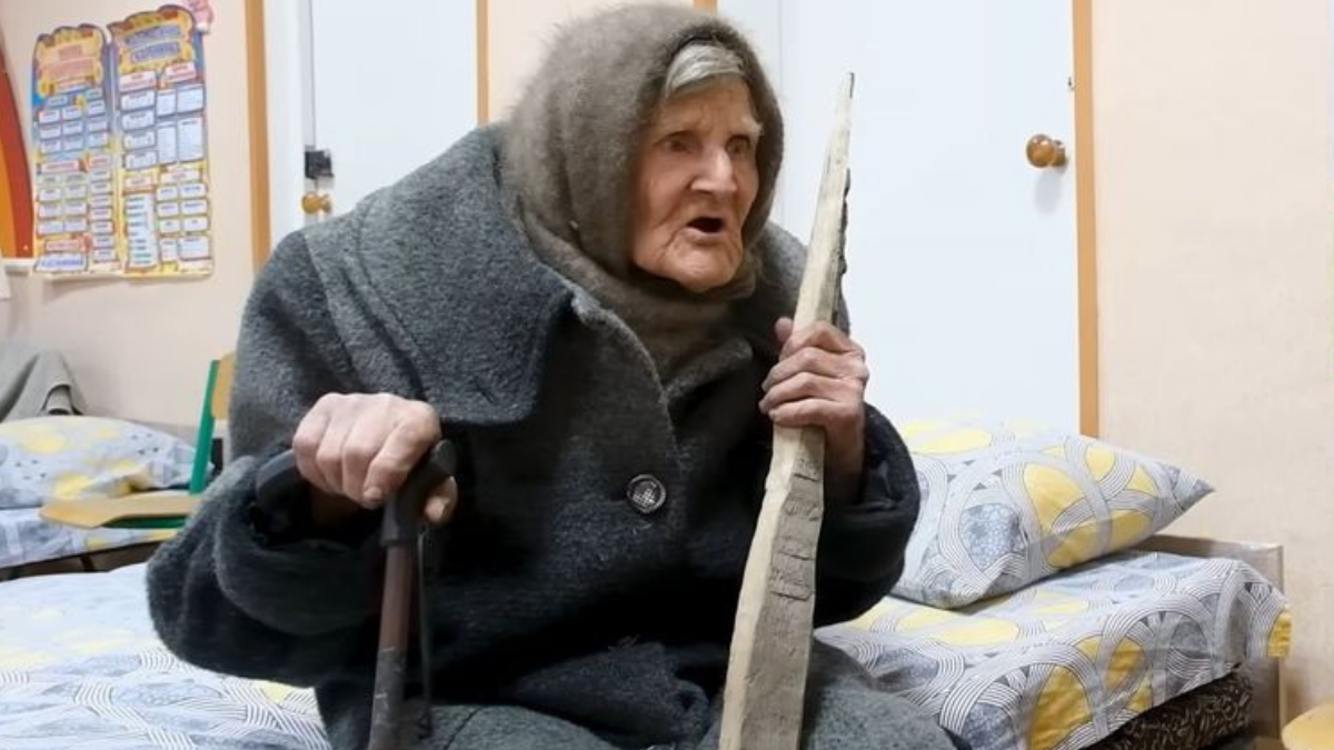 La storia struggente di nonna Lidia, che a 98 anni è fuggita a piedi dai bombardamenti russi