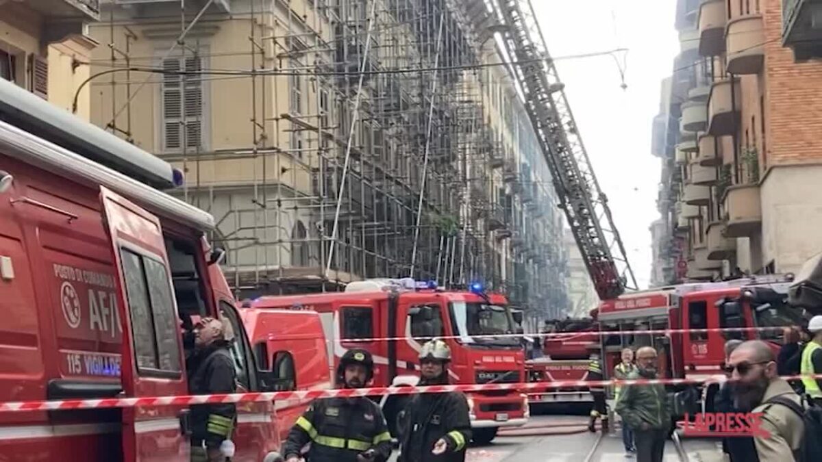 Torino, incendio di un palazzo in pieno centro