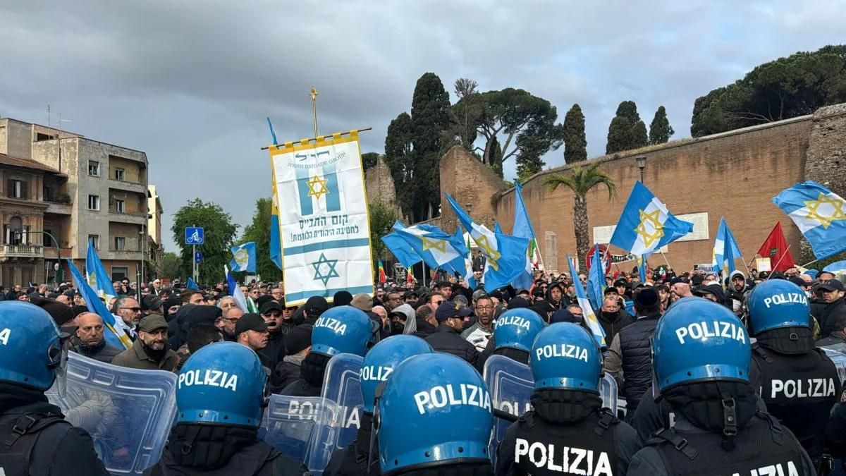 25 Aprile, tensione a Roma tra manifestanti della Brigata Ebraica e Pro Palestina: sassi contro i giornalisti
