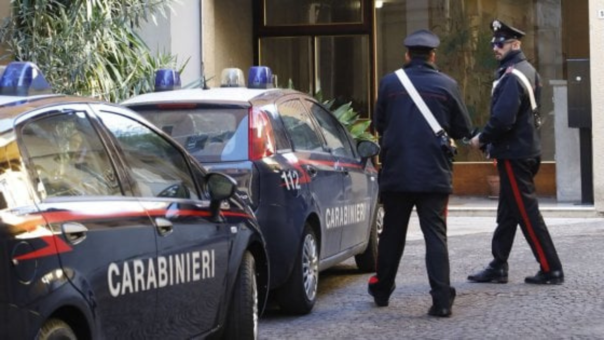 Si presenta sotto casa della ex e dice ai carabinieri di volerla uccidere, arrestato 56enne