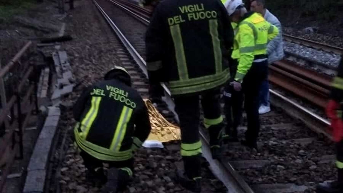 35enne muore investito da un treno: dramma davanti a tutti