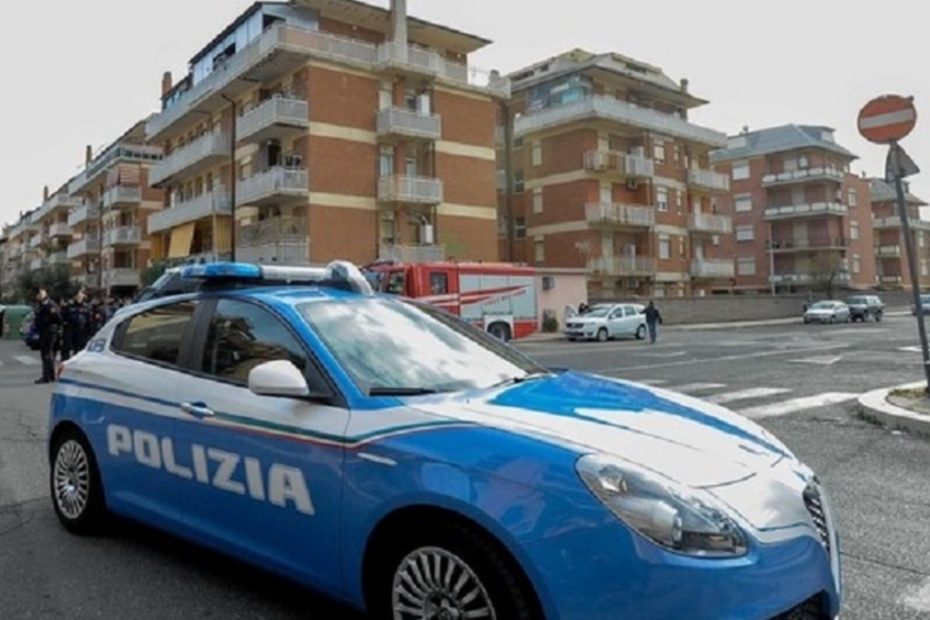 donna buttata dal balcone