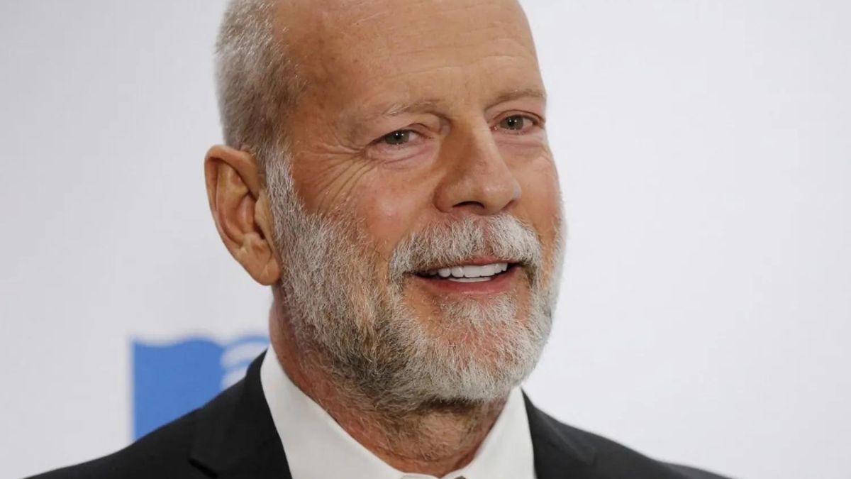 Bruce Willis, nuove rivelazioni sulla salute dell’attore: “Non riesce più a scrivere e comunicare”