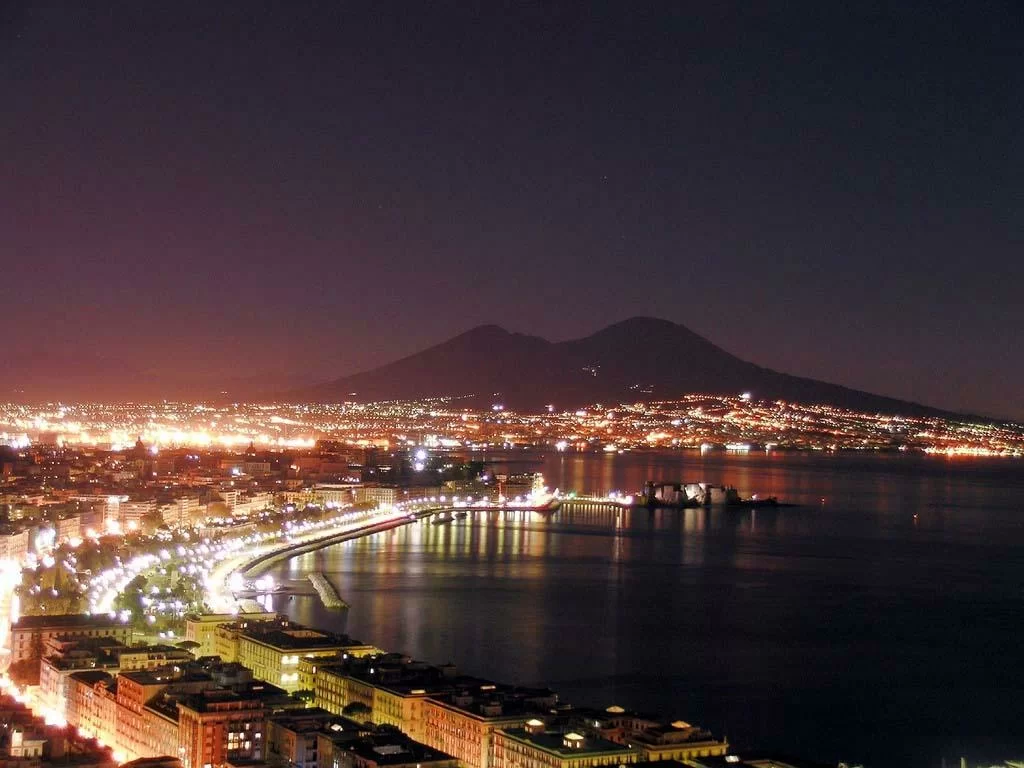 “Sarà sepolta dalla cenere”. Il documentario choc della Tv svizzera che spaventa Napoli e il Sud Italia (VIDEO)