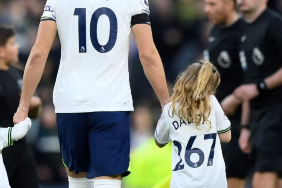 I figli del capitano Harry Kane coinvolti in un incidente: portati in ospedale