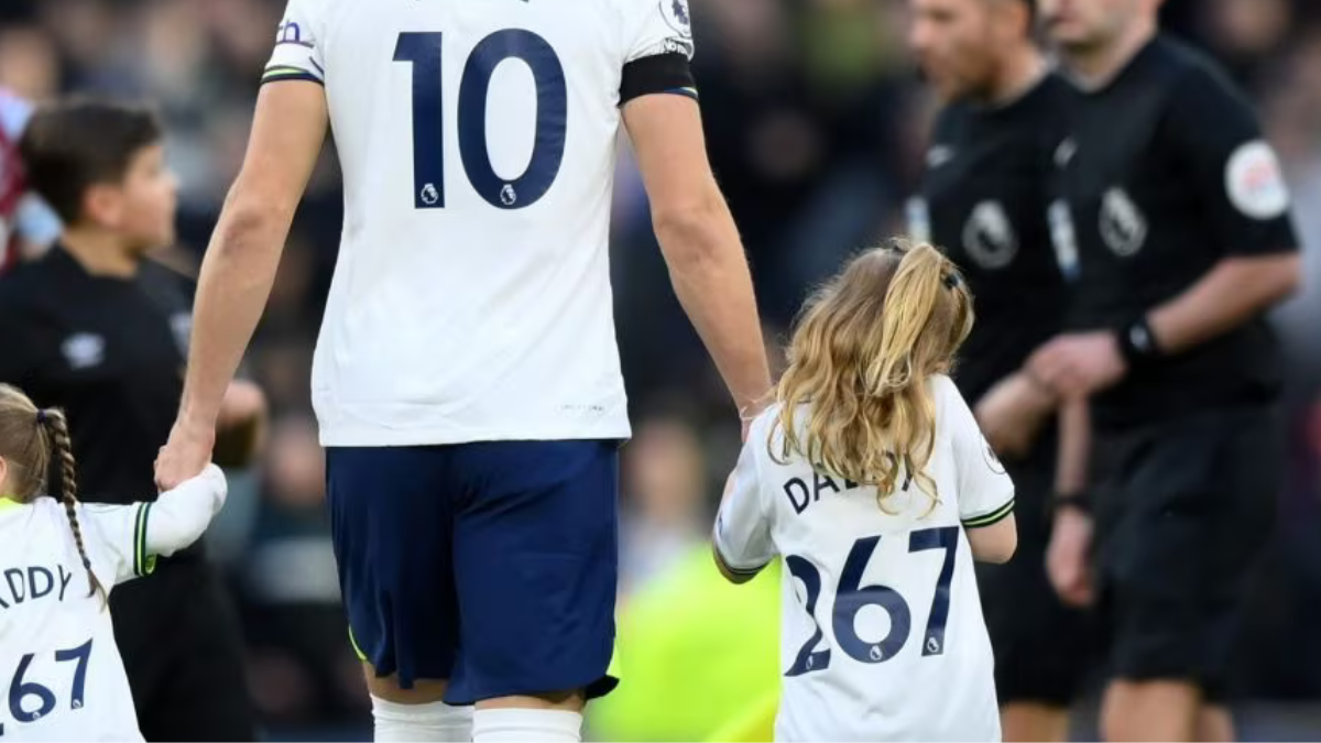 I figli del capitano Harry Kane coinvolti in un incidente: portati in ospedale