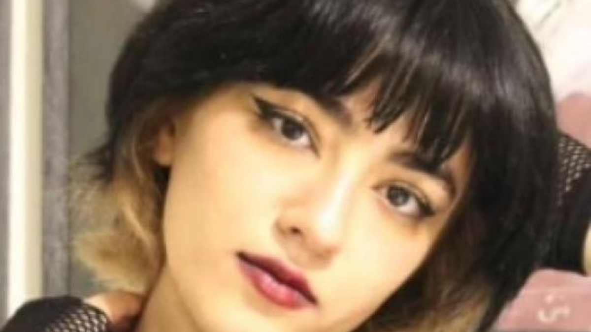 Iran, la storia di Nika Shakarami, violentata e uccisa a 16 anni dalla polizia morale