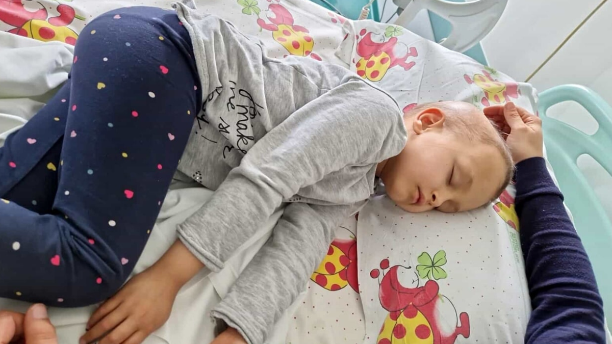 Sara, 5 anni, interrompe la chemio: la famiglia chiede aiuto per realizzare i suoi ultimi desideri