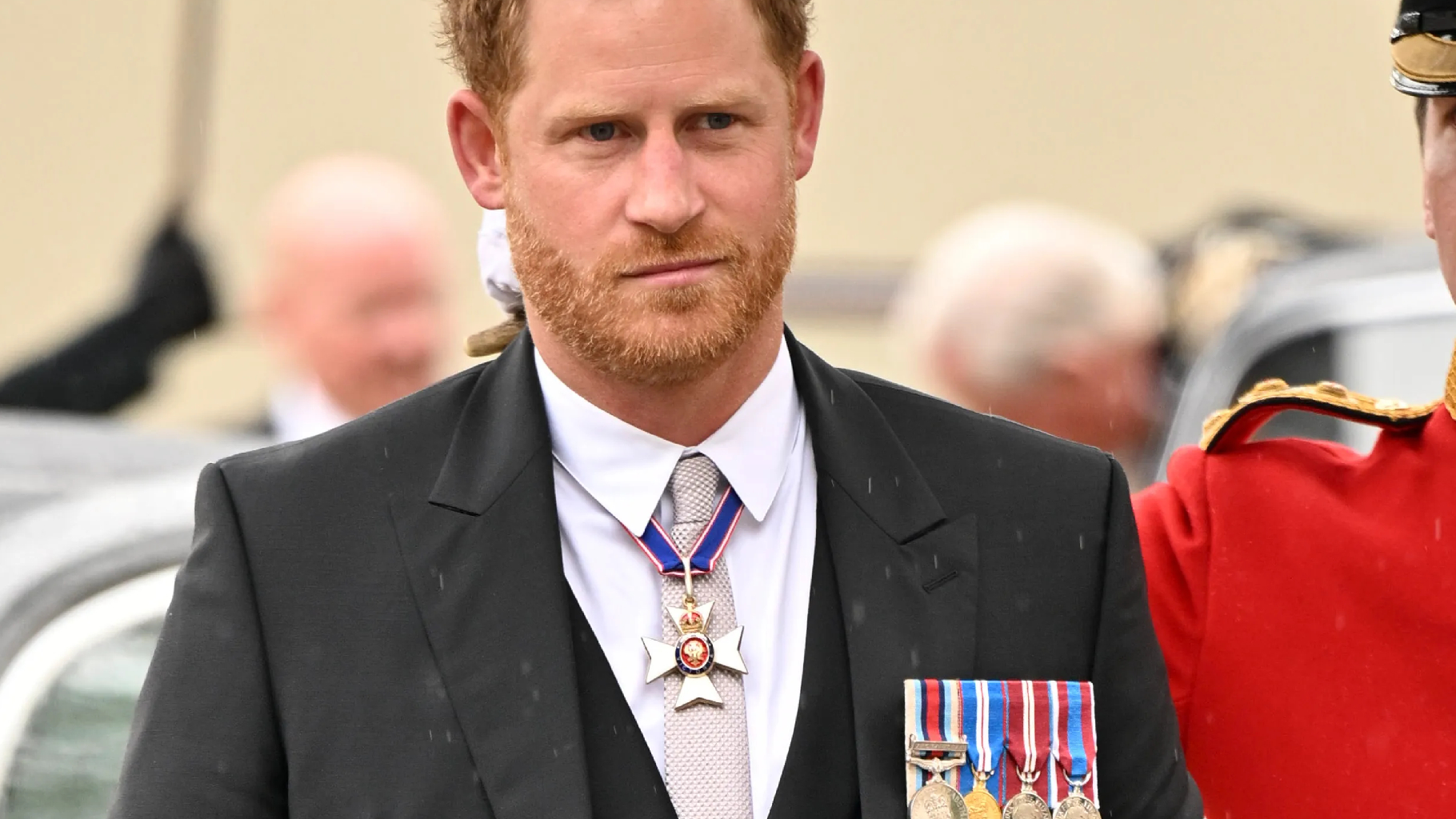 Royal Family, lo sfregio di  Harry: “Ha snobbato suo padre Carlo”
